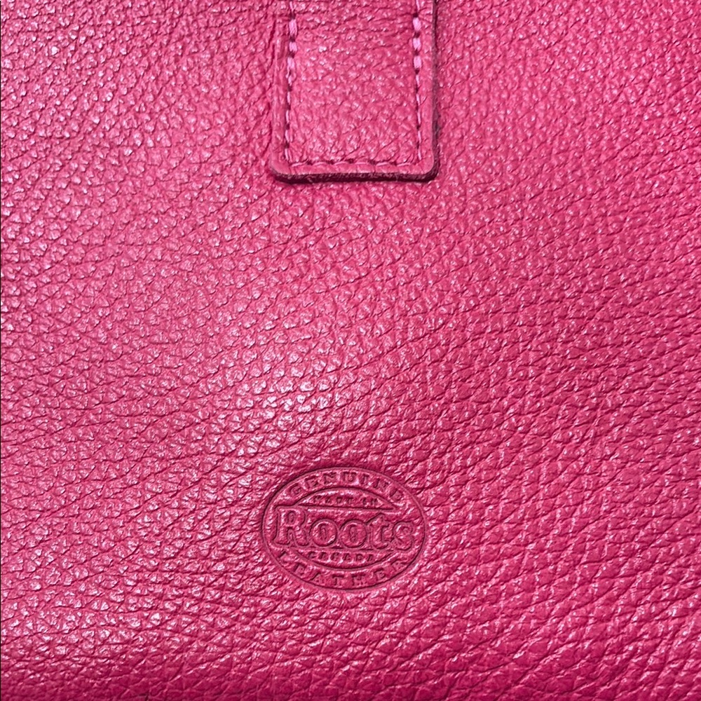 Roots Kobo Pink Envelope Leather eBook Reader Case - Picture 2 of 5